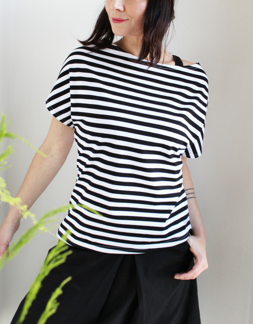 Triko "KALIGRAFIE" (uni) — foto 2