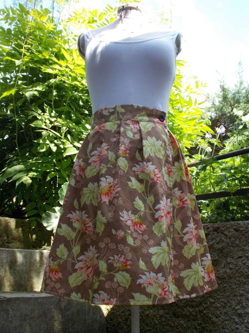 Brown with flowers — foto 2