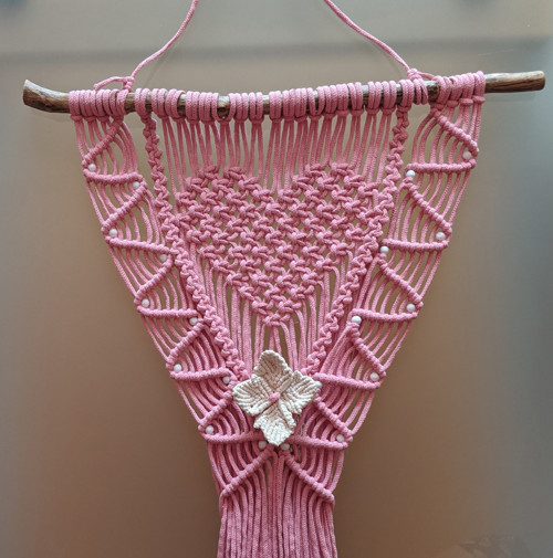 Macramé ružový záves s korálkami — foto 2