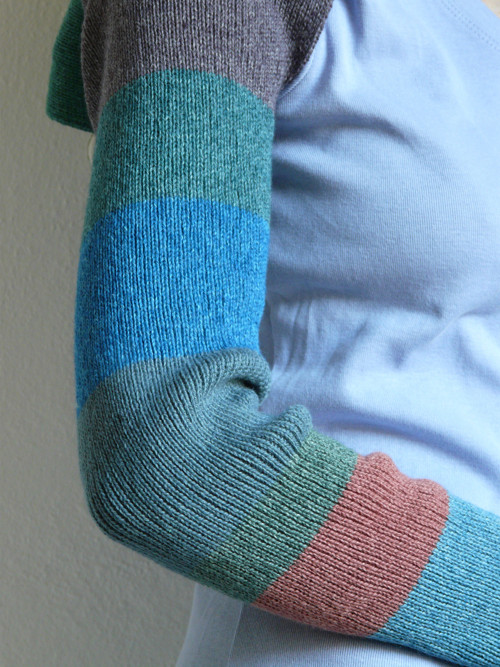 Pásikový shrug-rukávy — foto 3