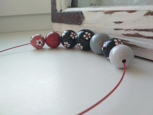 Kytička s černou No.I 2,4cm VÝPRODEJ — foto 3