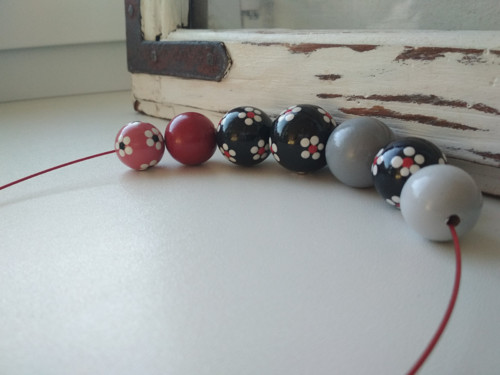 Kytička s černou No.I 2,4cm VÝPRODEJ — foto 4