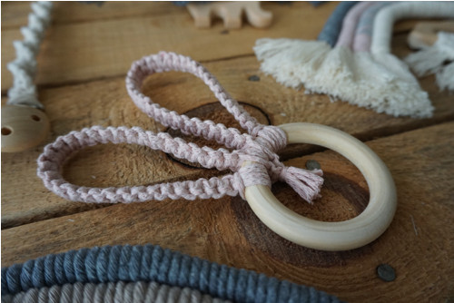 Macramé kousátko - růžový zajíček — foto 2