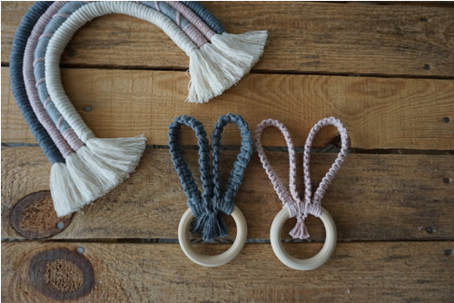 Macramé kousátko - šedý zajíček — foto 3
