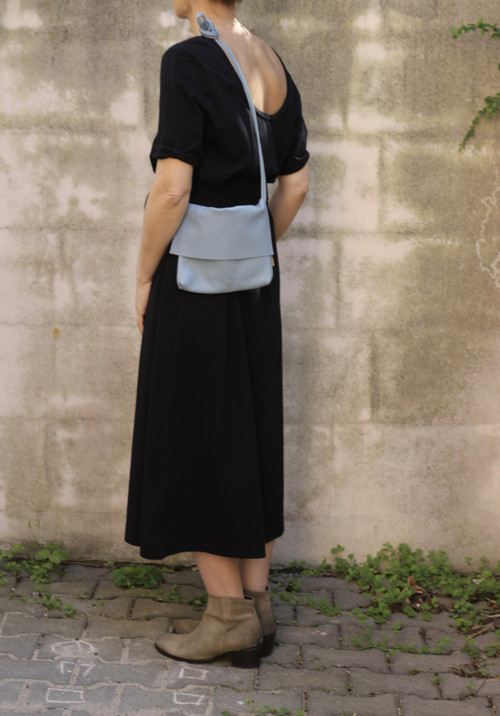 Kožená minimalistická kabelka, bleděmodrá — foto 6