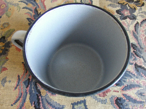 Smaltovaný hrnek — foto 3