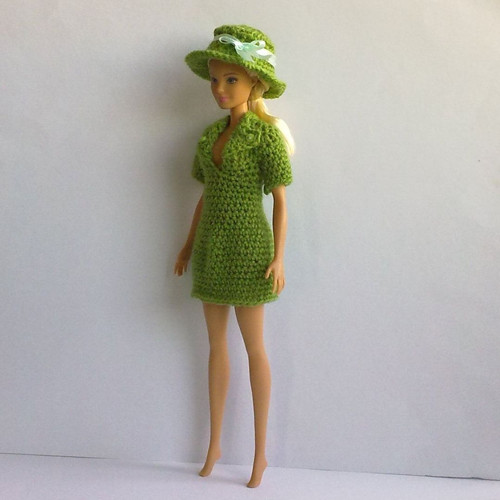 Oblečky pro Barbie - šaty, klobouk — foto 3