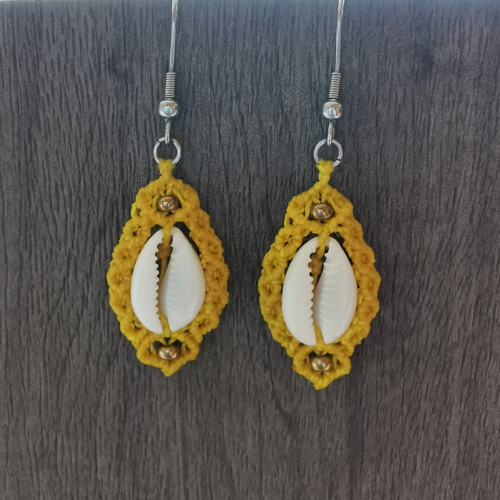 Macramé náušnice s kauri mušlí — foto 3