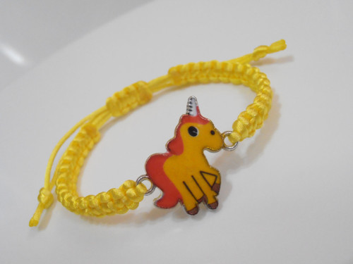"Unicorn" - dětský náramek (macramé) — foto 2