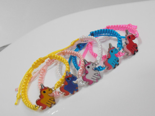"Unicorn" - dětský náramek (macramé) — foto 3