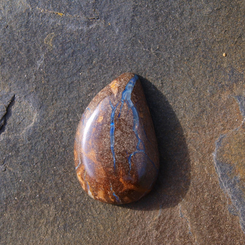 Boulder opál, kabošon č.2212 — foto 2