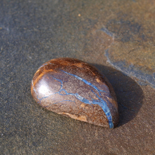 Boulder opál, kabošon č.2212 — foto 5