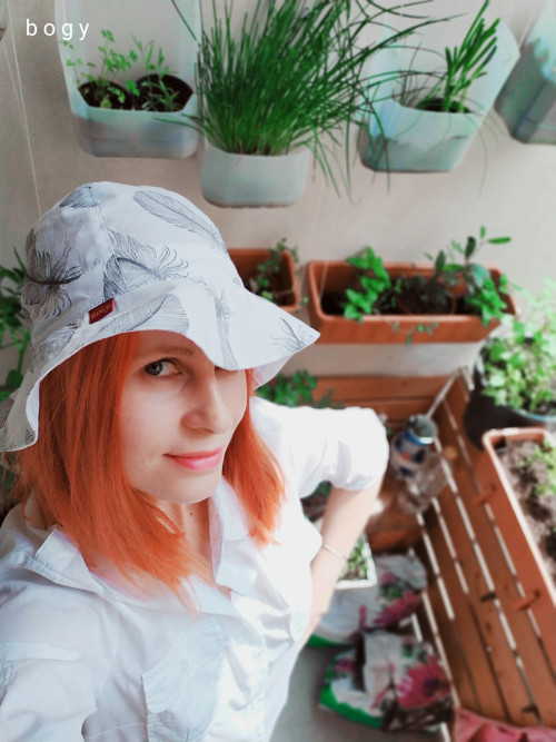 Letní romantický klobouk na vázání, peříčka — foto 3