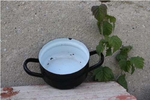 Černý smaltovaný kastrůlek 12 cm — foto 6