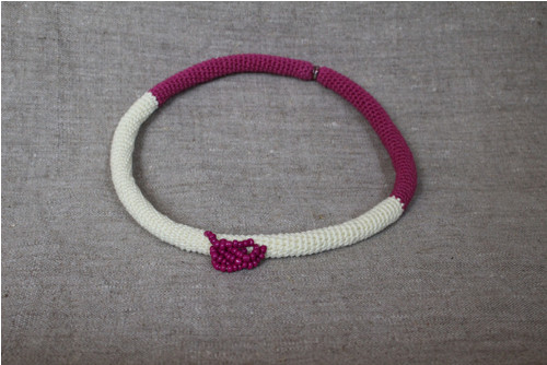 Moderní minimalistický háčkovaný náhrdelník — foto 3