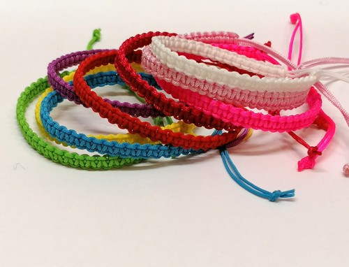 Macramé náramek jednobarevný — foto 2