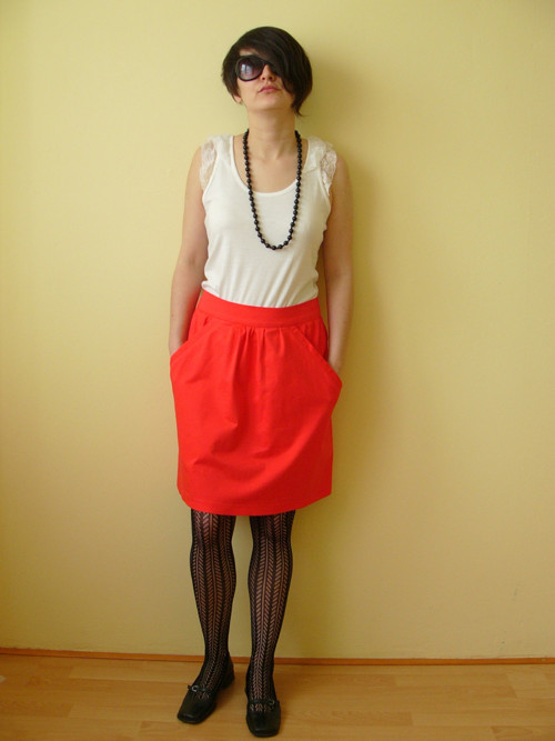 Červená sukně — foto 4