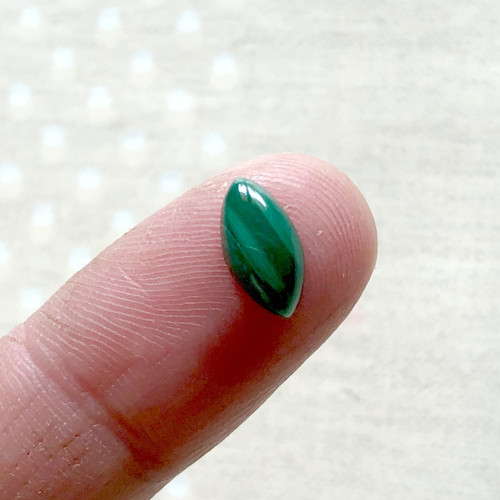 Malachit kabošon naveta 10x5mm — foto 2