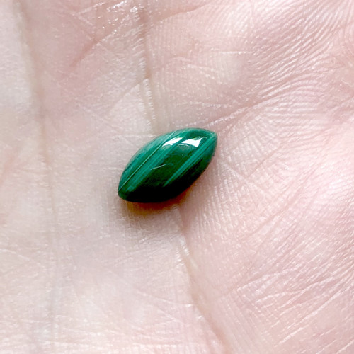 Malachit kabošon naveta 10x5mm — foto 3