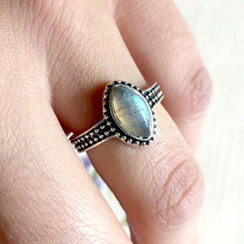 Eleganti vintage prsten s labradoritem — foto 5