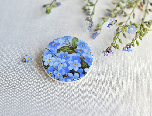 Nezapomeň porcelánová brož — foto 4