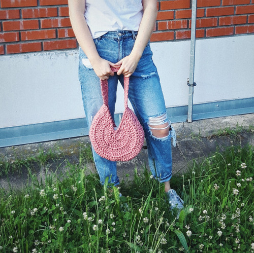 Kulatá háčkovaná kabelka - růžová — foto 2