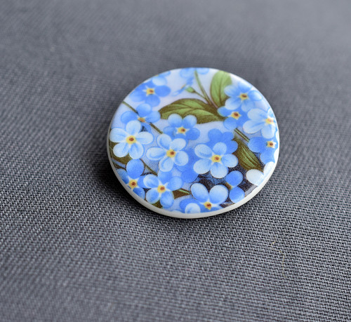 Nezapomeň porcelánová brož — foto 5