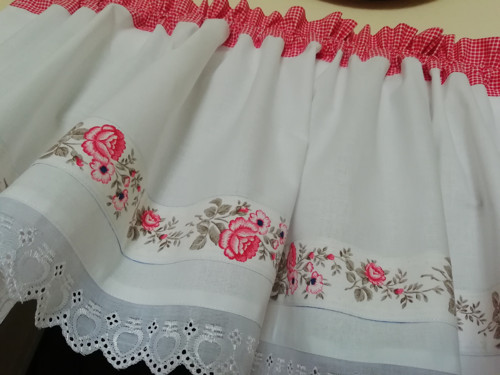 Záclonka růžičky s kostkou — foto 2
