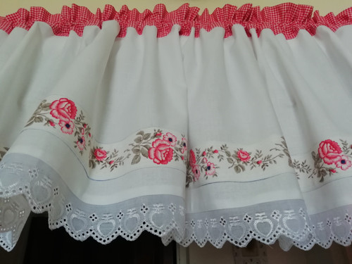Záclonka růžičky s kostkou — foto 3