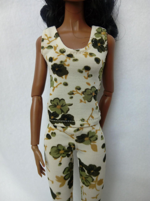 Tílko a legíny pro Barbie — foto 2