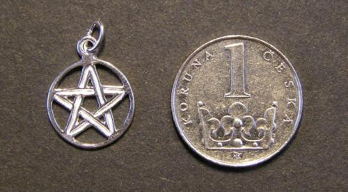 Malý pentagram - stříbrný přívěsek — foto 2