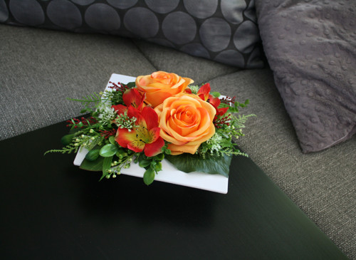 Ikebana s růžemi a alstromeriemi — foto 4