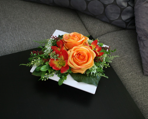 Ikebana s růžemi a alstromeriemi — foto 6