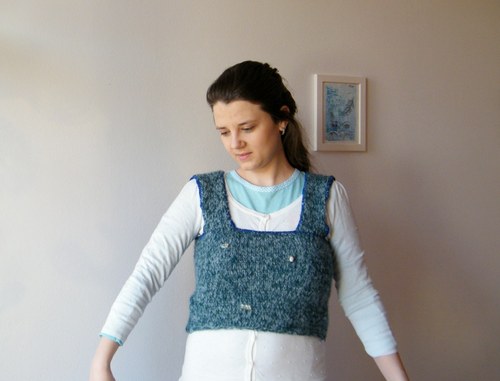 Rusalka - krátká pletená vesta — foto 2