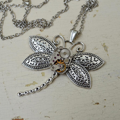 Vážka - Elegantní Steampunkový Náhrdelník — foto 2