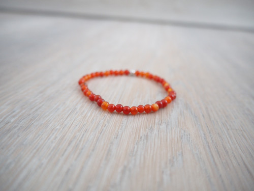 Minimalistický náramek z karneolu — foto 3