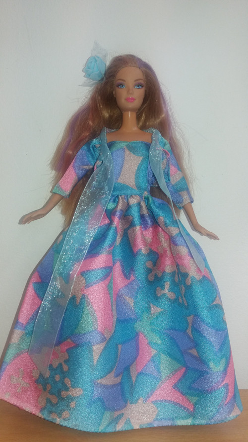 Duhové šatičky pro Barbie — foto 4