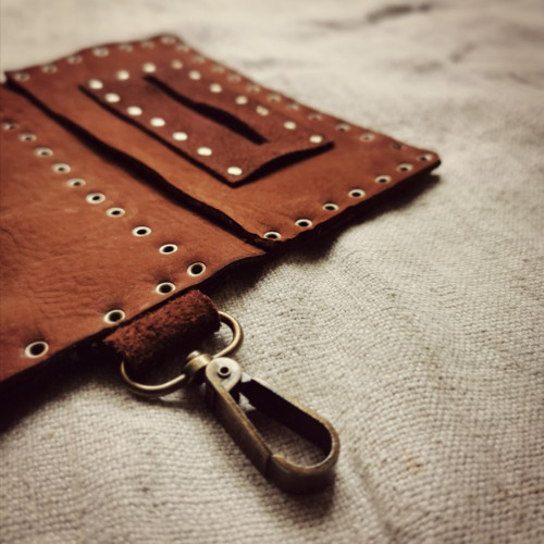 Obal Na Tabák Nýtovaný Hnědý — foto 6