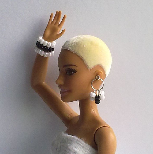 Šperky pro Barbie - náušnice, náramky 3ks — foto 2