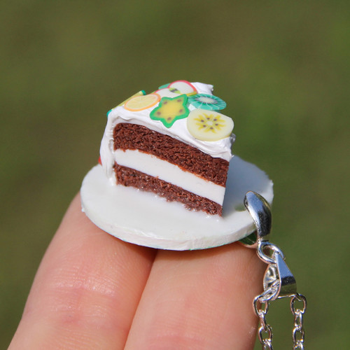 Ovocný fimo dort, náhrdelník — foto 2
