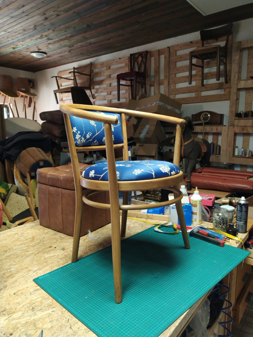Kulaté křesílko po renovaci — foto 2
