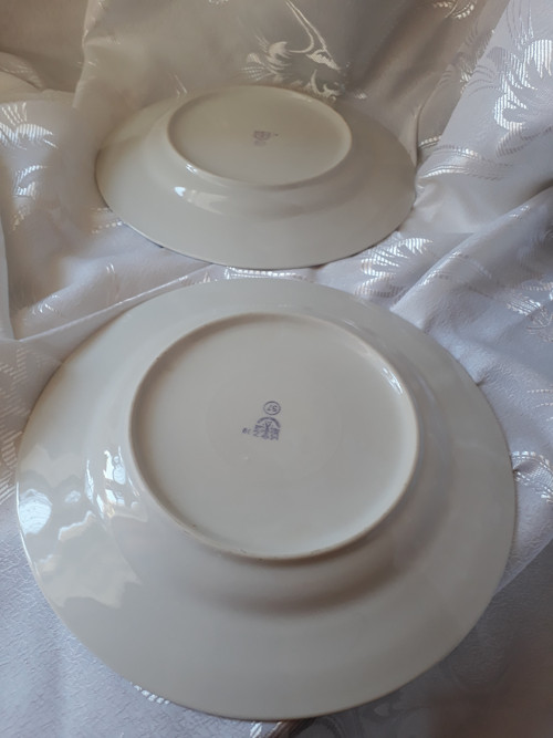 Mělký porcelánový talíř... — foto 2