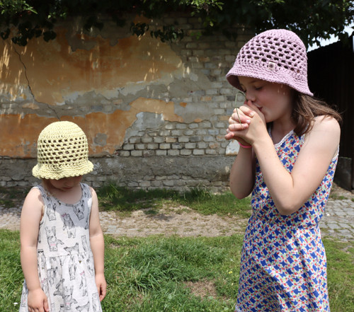 Klobouk světle žlutý — foto 3