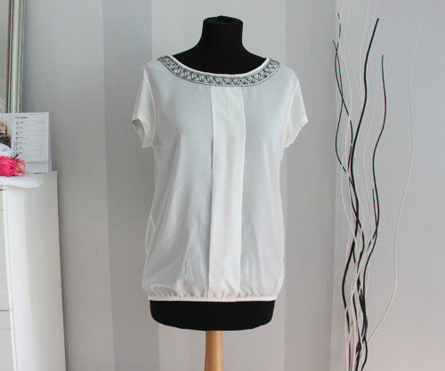 Elegantní bílá chic blůzka — foto 2