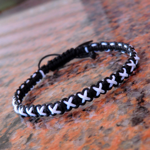 Náramek * macramé * Bílý kříž v černé — foto 4