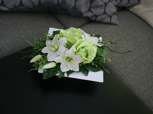 Ikebana s růžemi a euchariusy do zelena — foto 6
