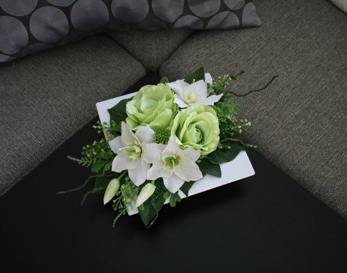 Ikebana s růžemi a euchariusy do zelena — foto 4