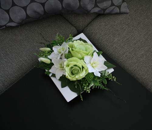 Ikebana s růžemi a euchariusy do zelena — foto 5