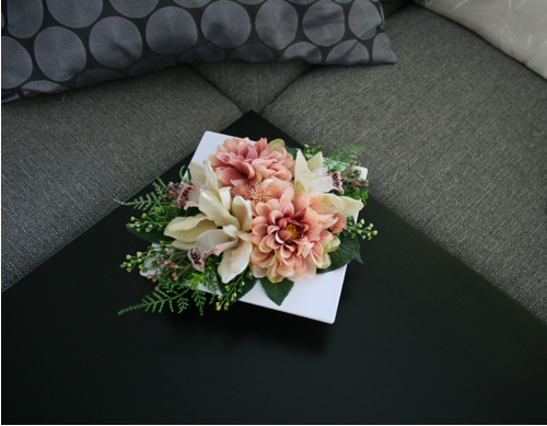 Ikebana s chryzantémami a orchidejemi — foto 5
