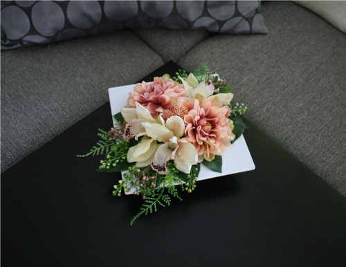 Ikebana s chryzantémami a orchidejemi — foto 6